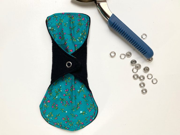How to make menstrual pads (Tutorial and FREE pattern) - Sew Projects